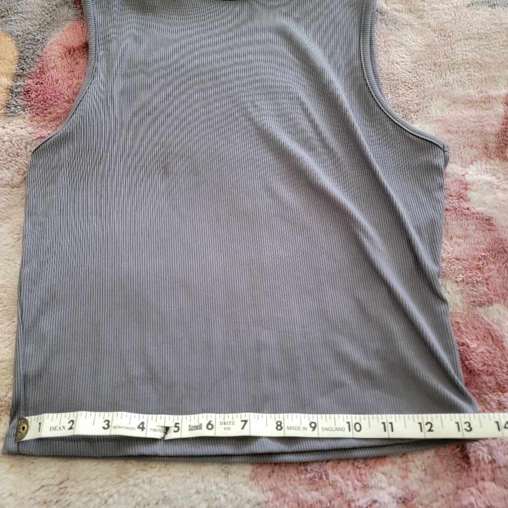 🥳 Mock Neck Ribbed Knit Tank Top - Picture 6 of 8